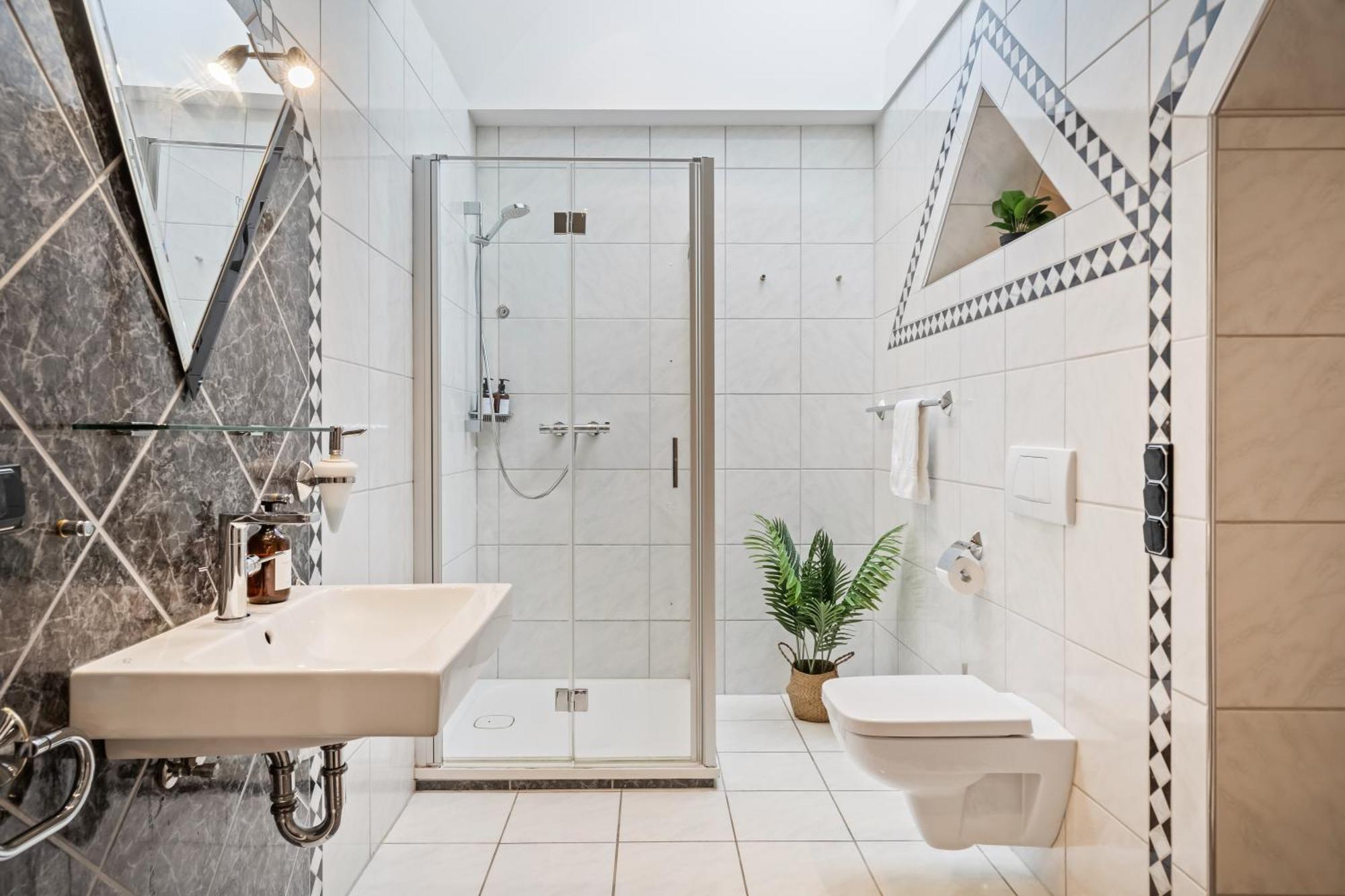Stadtoase Fulda Mit Flair - Whirlpool, Balkon, 2Xparkplaetze, Highspeed Wlan Bagian luar foto
