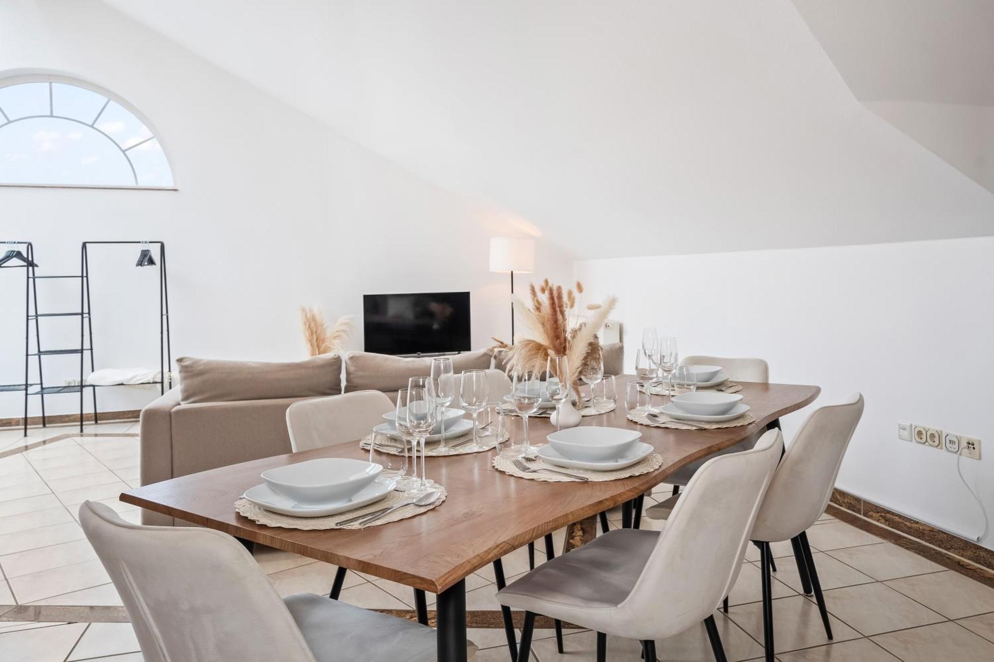 Stadtoase Fulda Mit Flair - Whirlpool, Balkon, 2Xparkplaetze, Highspeed Wlan Bagian luar foto